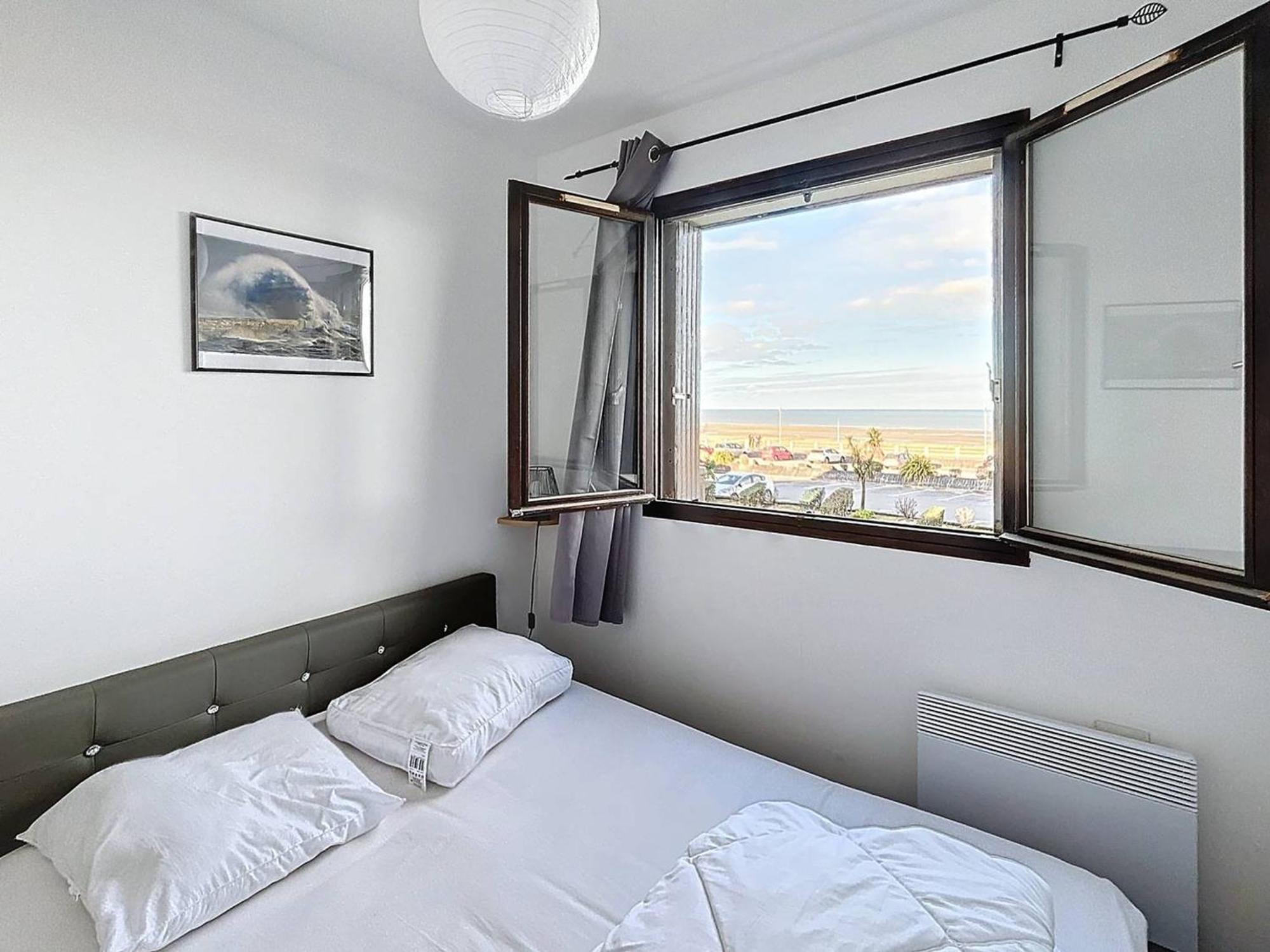 Appartement Familial Centre Ville Avec Parking Et Animaux Permis - Fr-1-465-90 Merville-Franceville-Plage Esterno foto