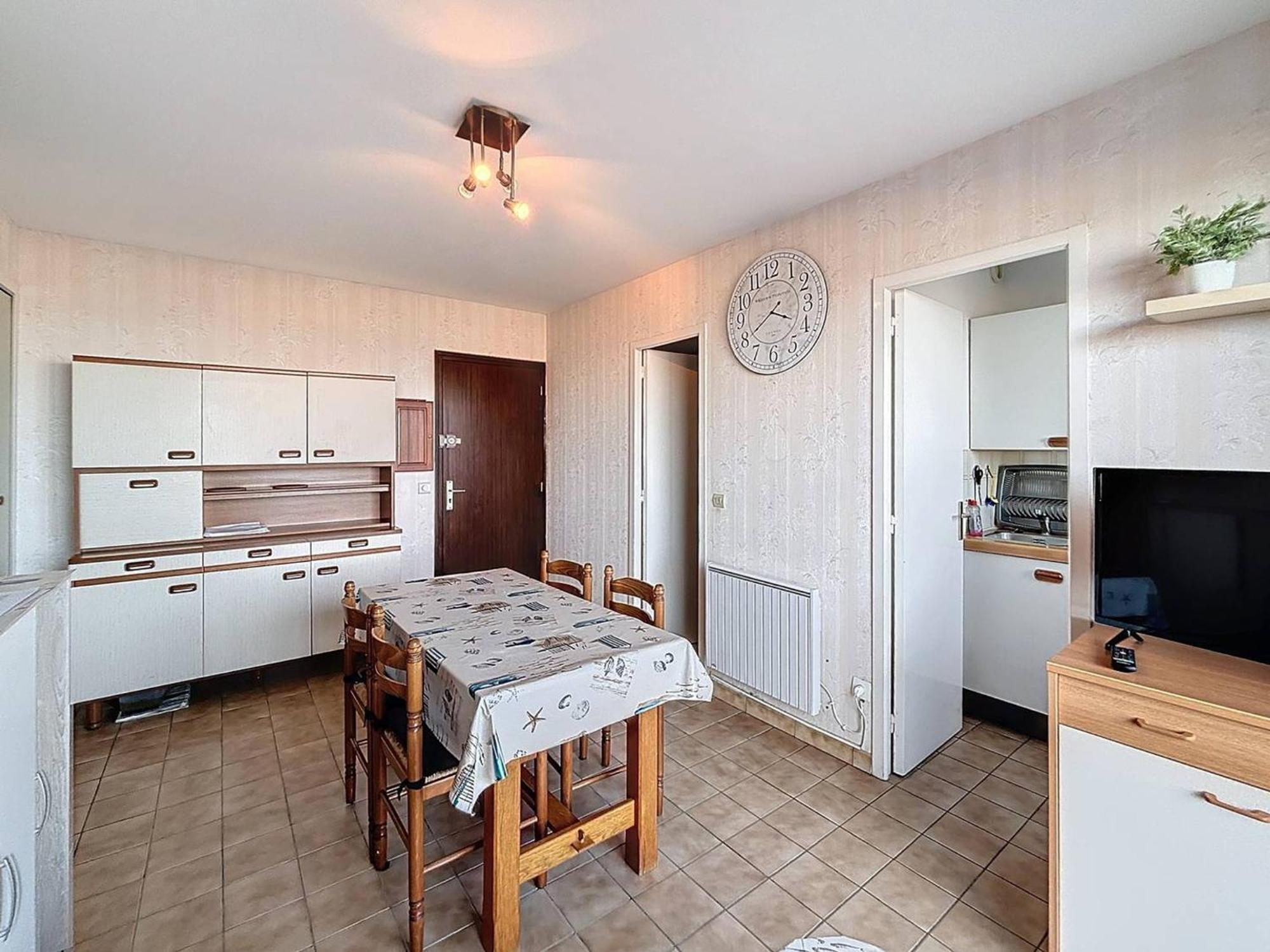 Appartement Familial Centre Ville Avec Parking Et Animaux Permis - Fr-1-465-90 Merville-Franceville-Plage Esterno foto